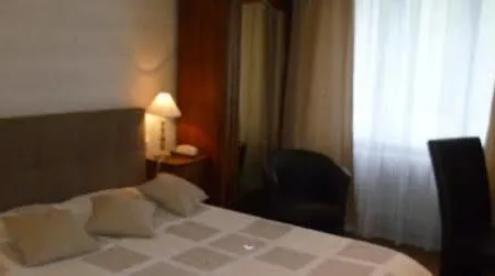 De La Terrasse 3*